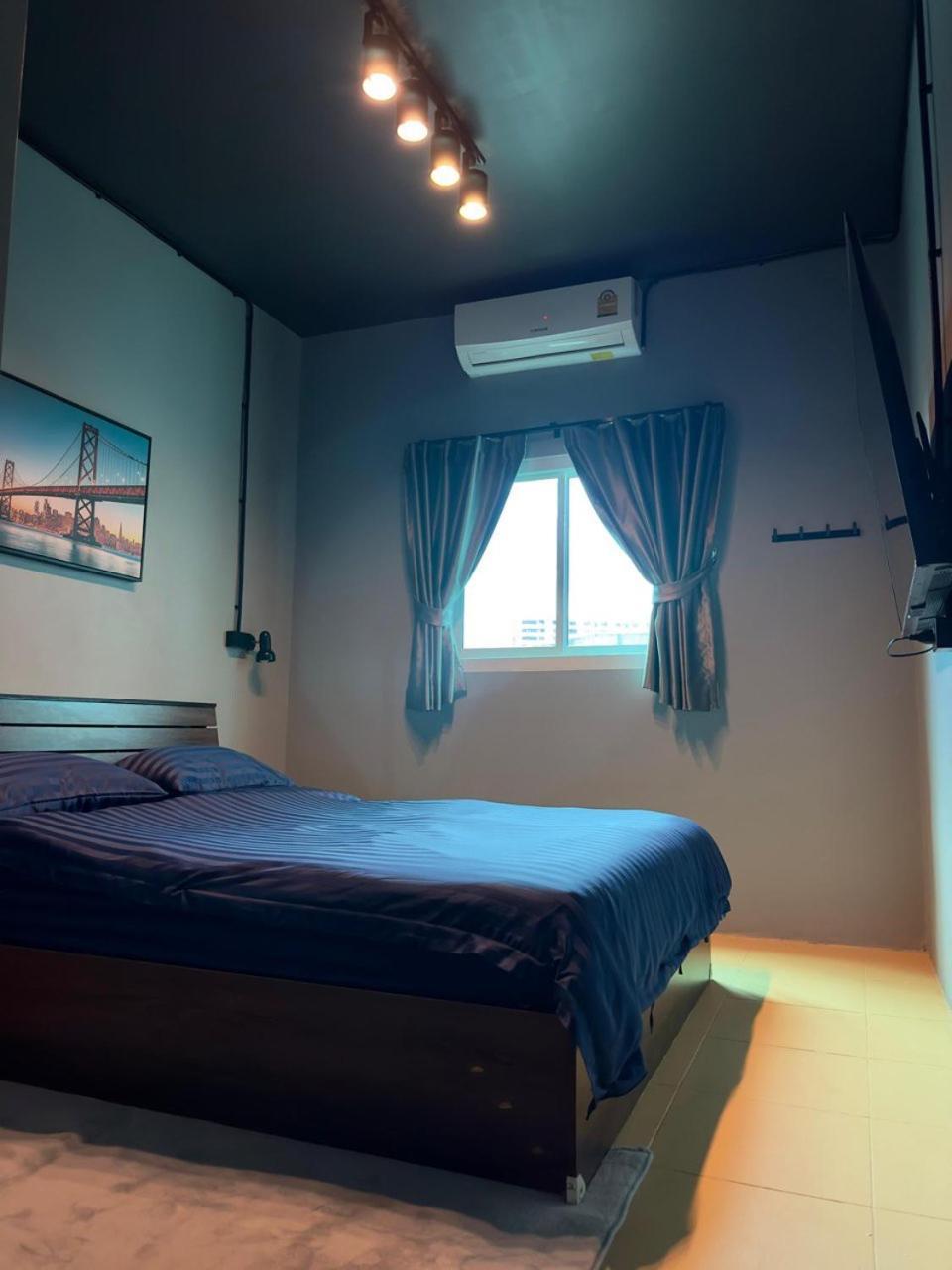 Champagne Hostel & Cafe Pattaya Dış mekan fotoğraf