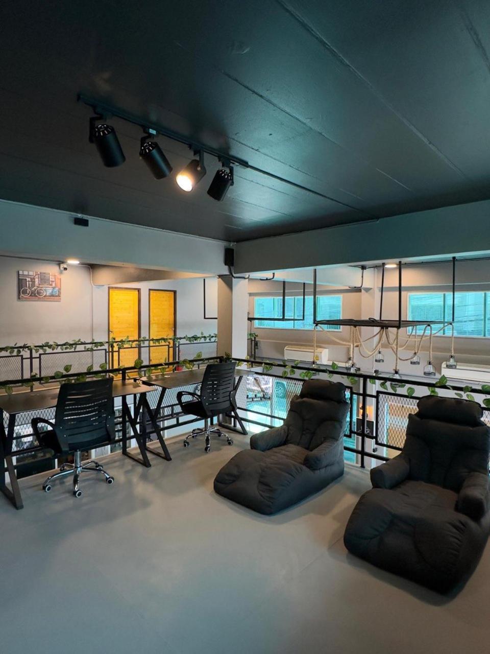 Champagne Hostel & Cafe Pattaya Dış mekan fotoğraf
