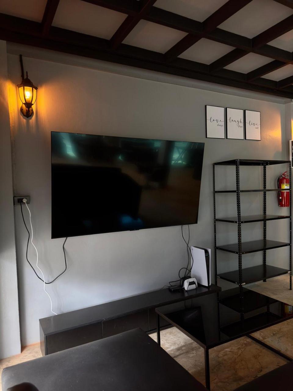 Champagne Hostel & Cafe Pattaya Dış mekan fotoğraf