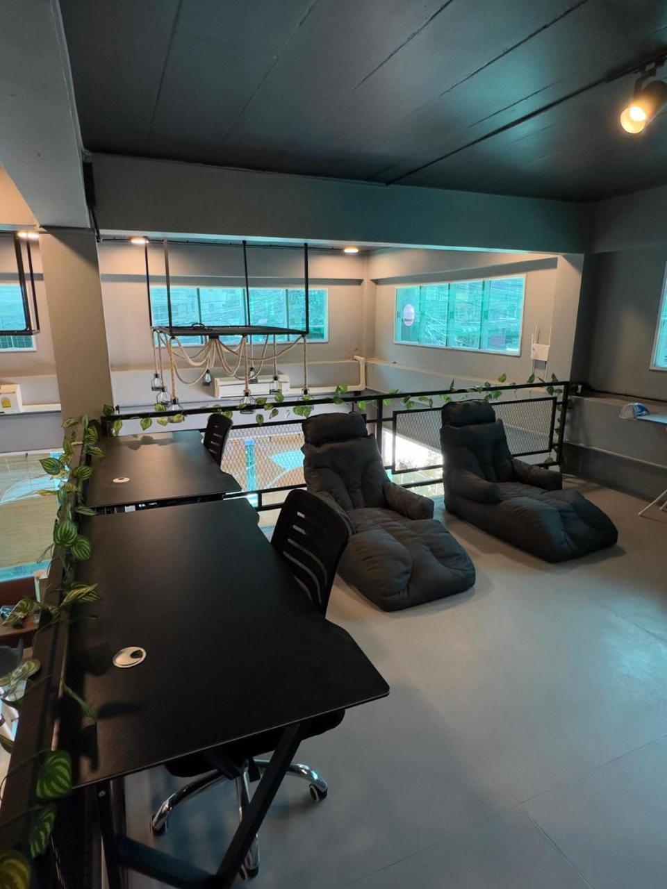 Champagne Hostel & Cafe Pattaya Dış mekan fotoğraf