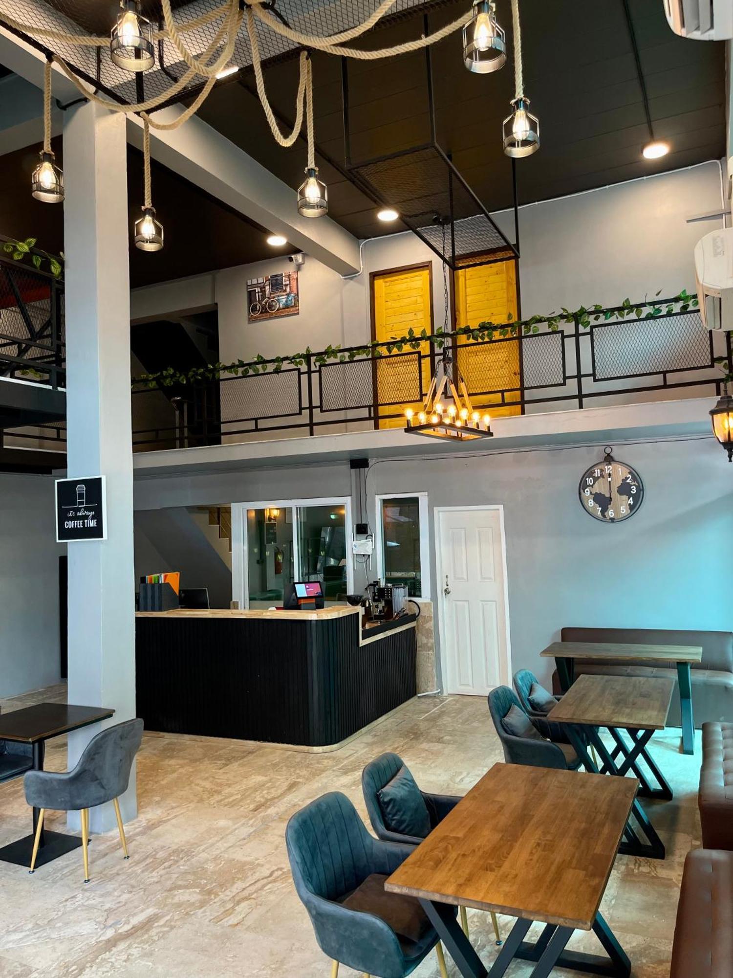 Champagne Hostel & Cafe Pattaya Dış mekan fotoğraf
