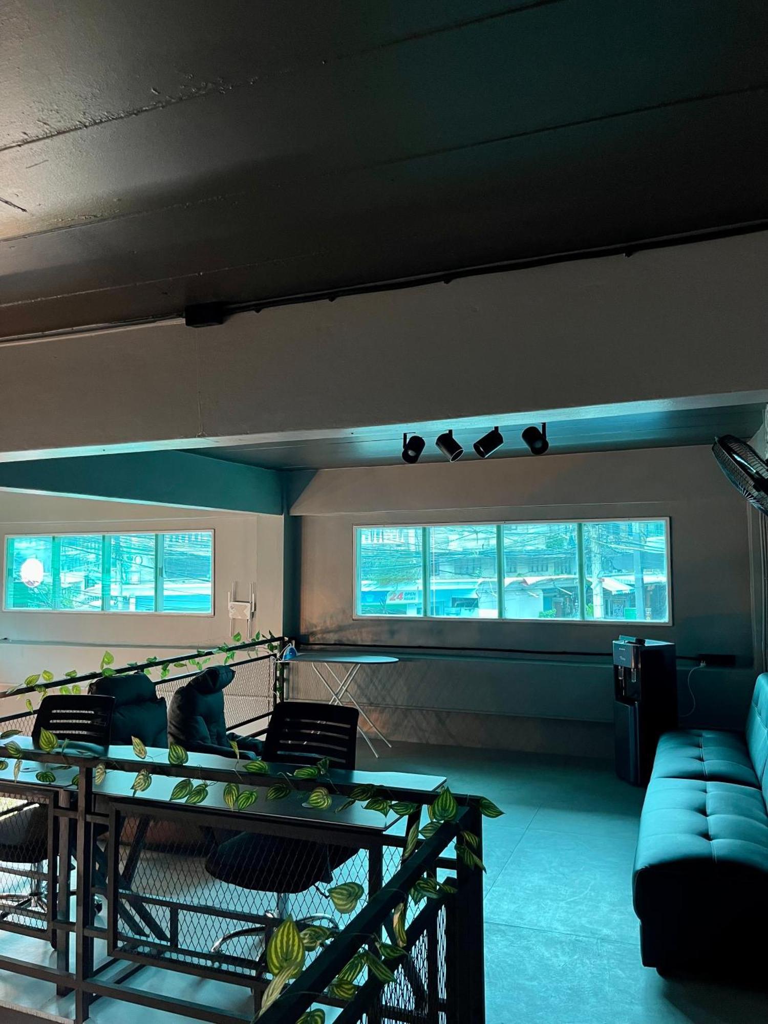 Champagne Hostel & Cafe Pattaya Dış mekan fotoğraf