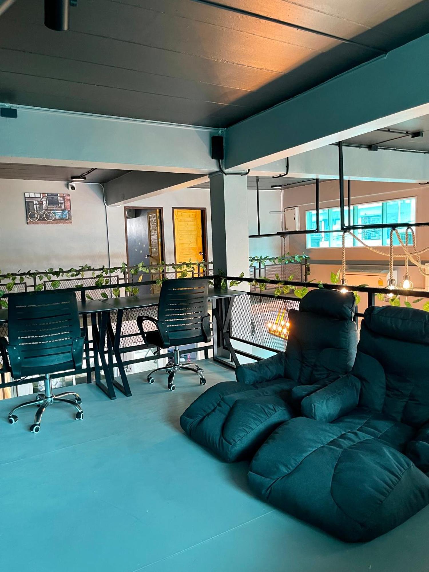 Champagne Hostel & Cafe Pattaya Dış mekan fotoğraf