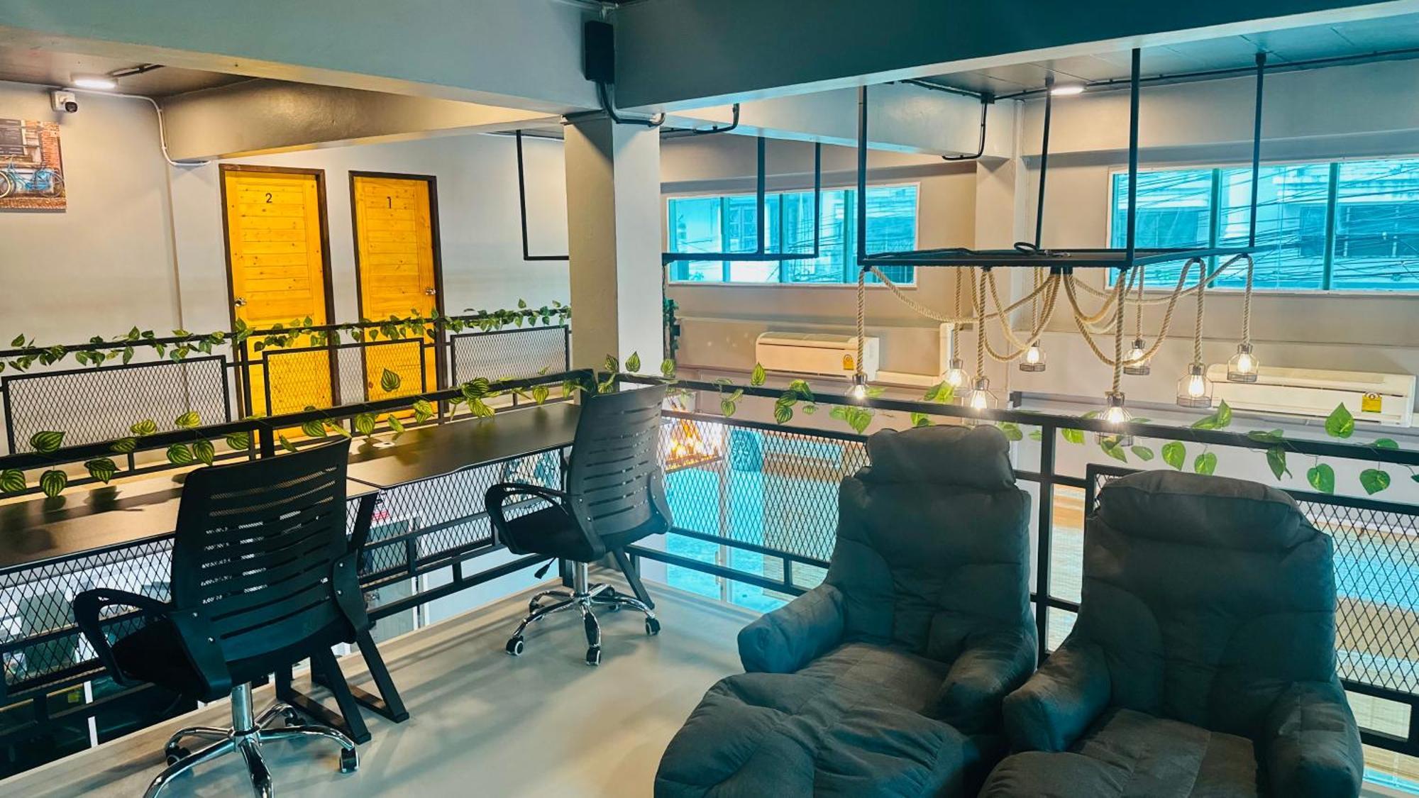 Champagne Hostel & Cafe Pattaya Dış mekan fotoğraf