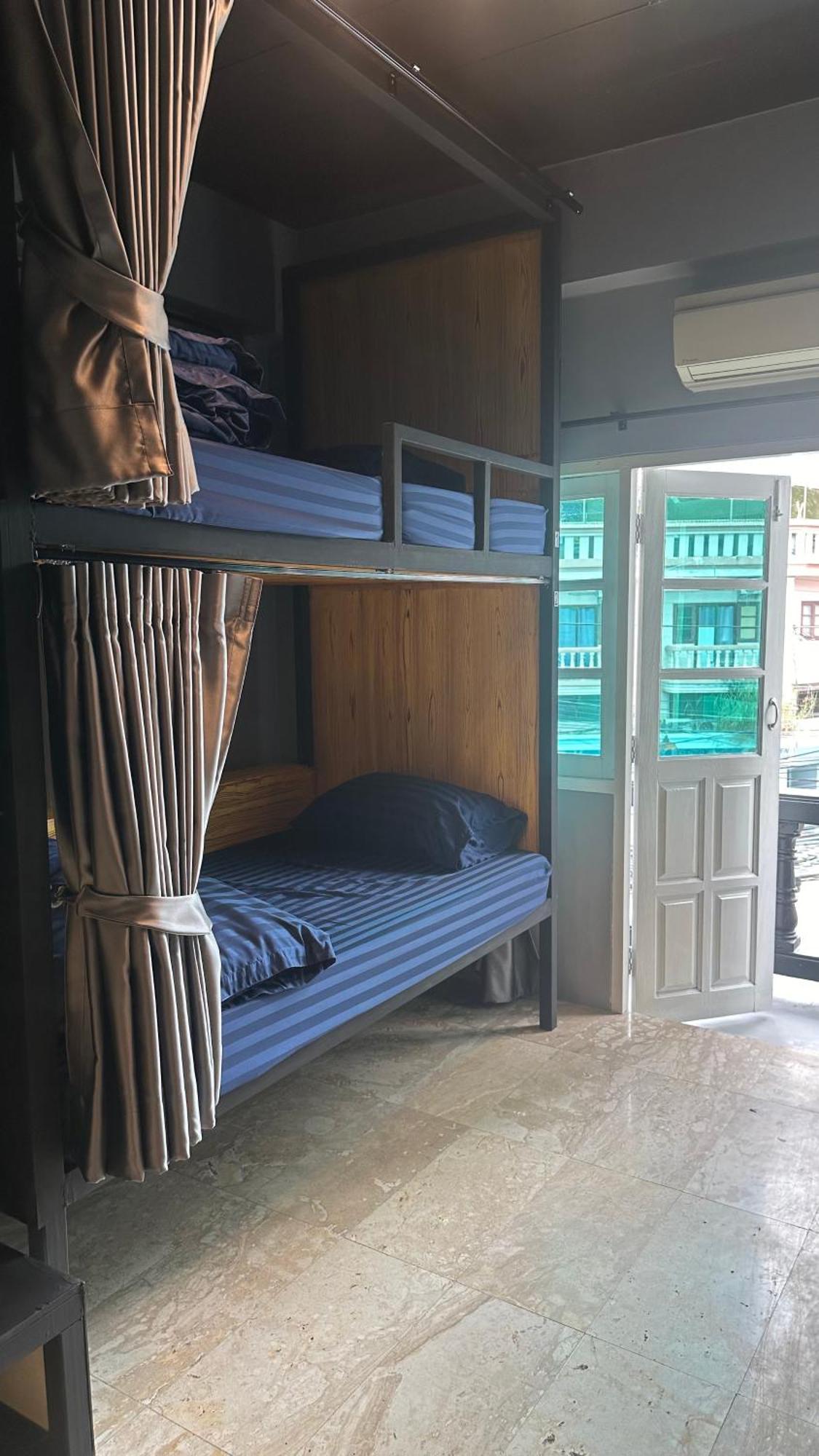 Champagne Hostel & Cafe Pattaya Dış mekan fotoğraf