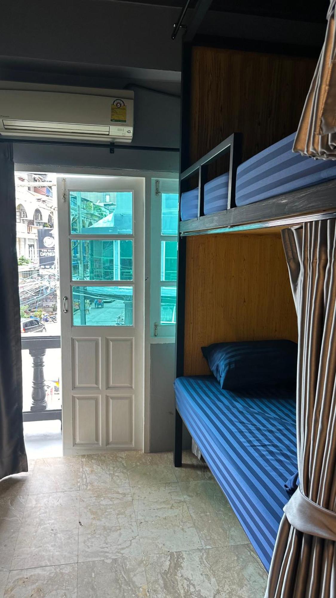 Champagne Hostel & Cafe Pattaya Dış mekan fotoğraf