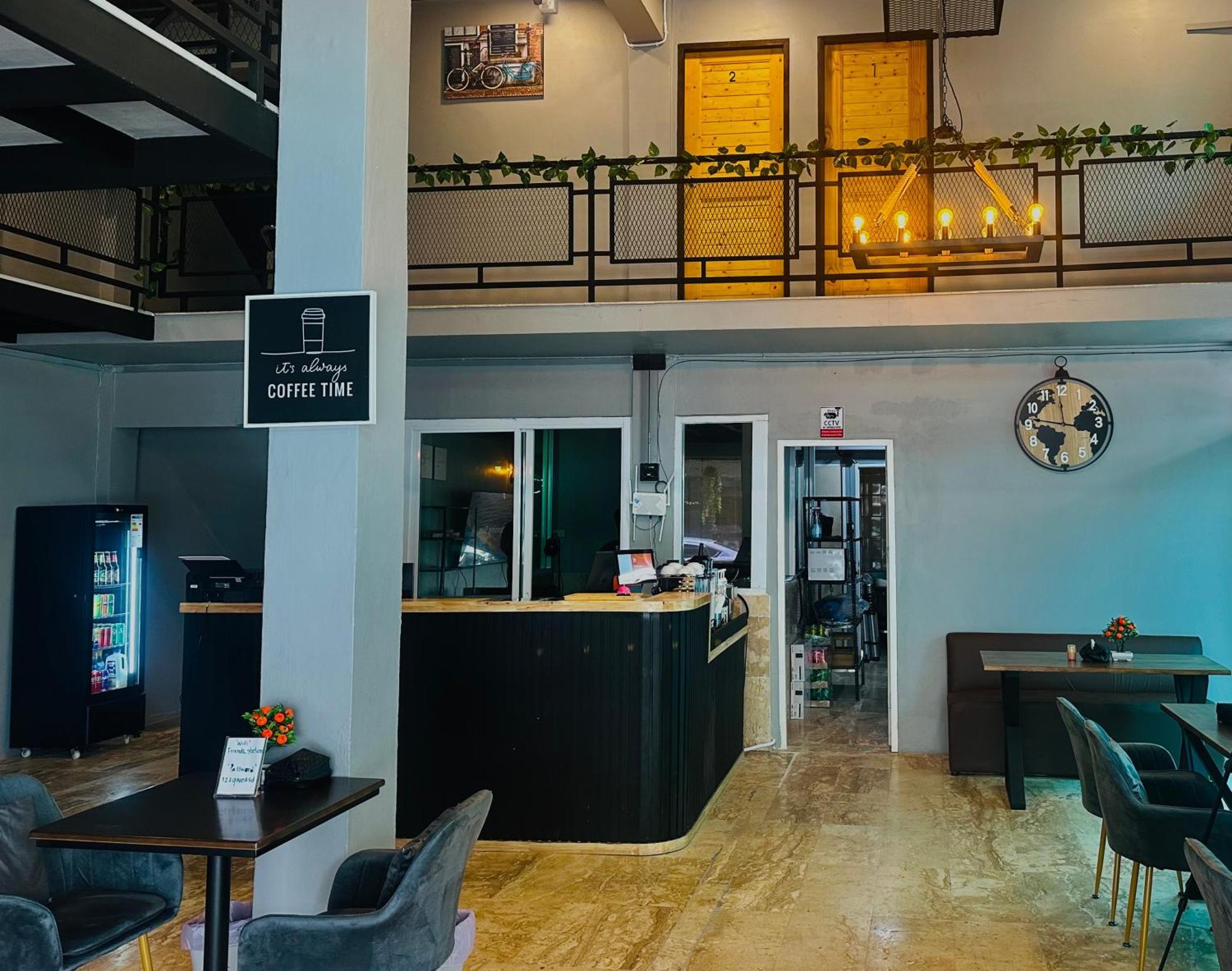 Champagne Hostel & Cafe Pattaya Dış mekan fotoğraf