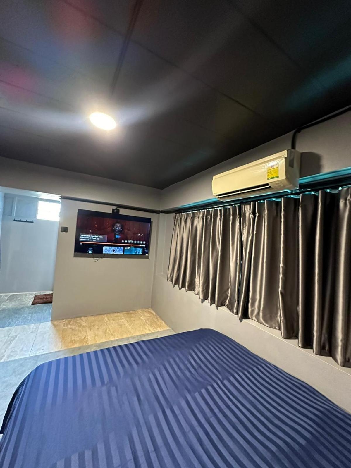 Champagne Hostel & Cafe Pattaya Dış mekan fotoğraf